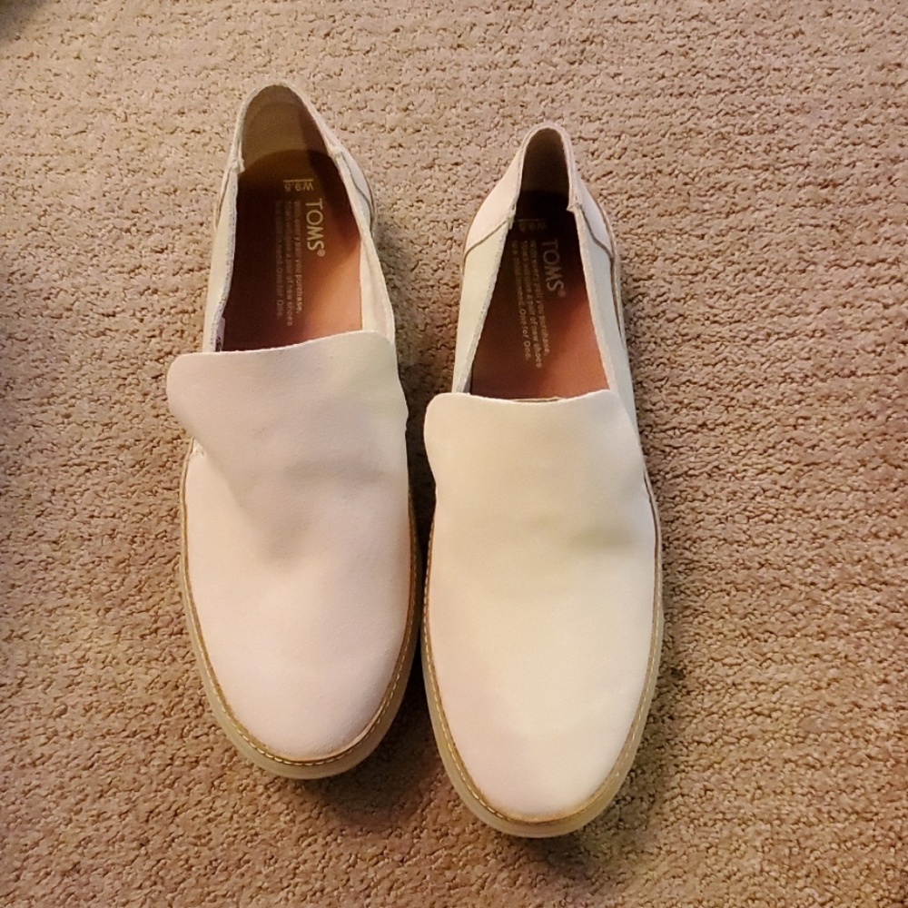 Brand new Tom's slip on. Size 9.5